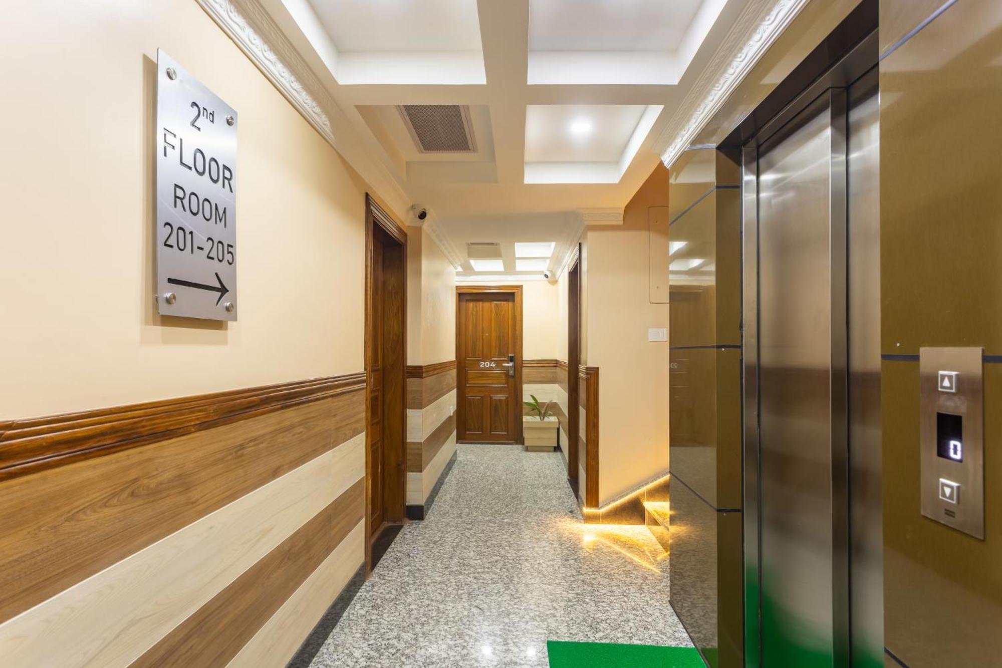 Airport Diana Hotel カトマンズ エクステリア 写真