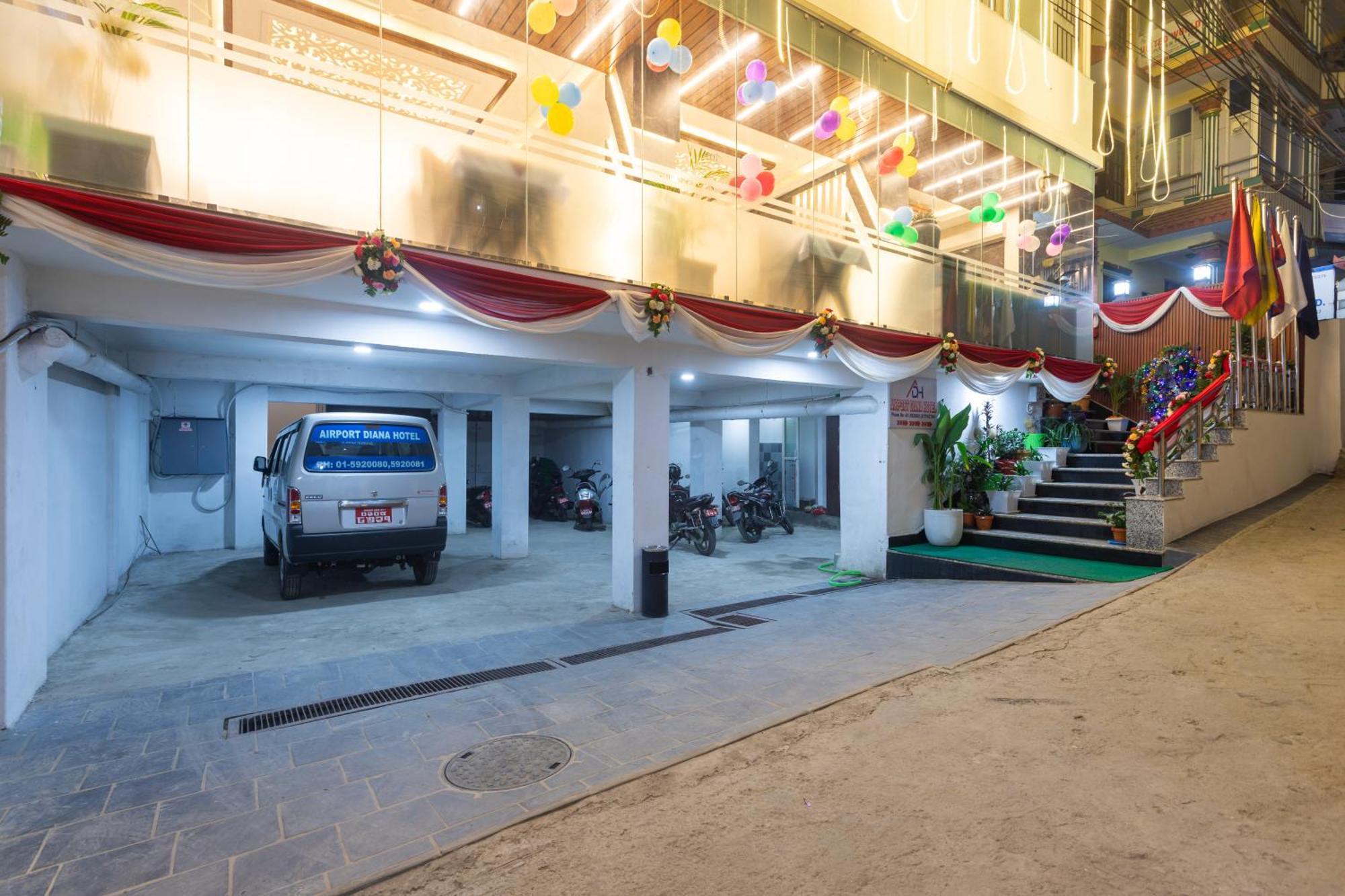 Airport Diana Hotel カトマンズ エクステリア 写真