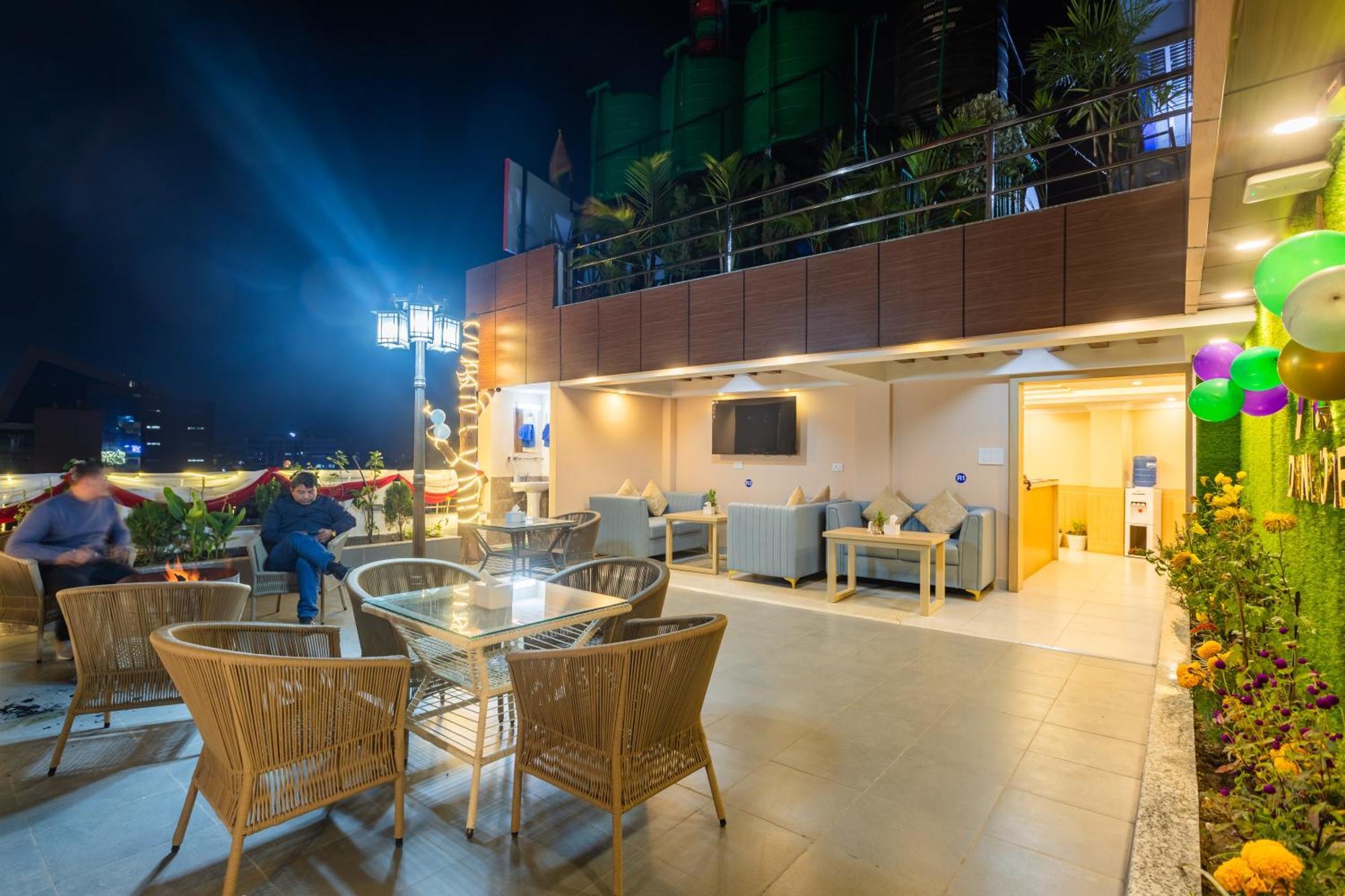 Airport Diana Hotel カトマンズ エクステリア 写真